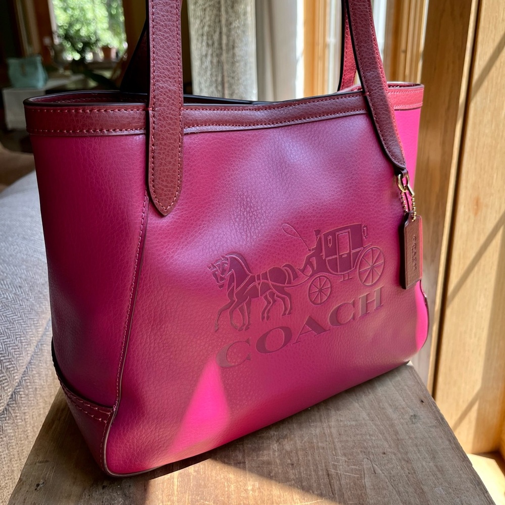 Coach TOTE 27 in “Bright Violet”